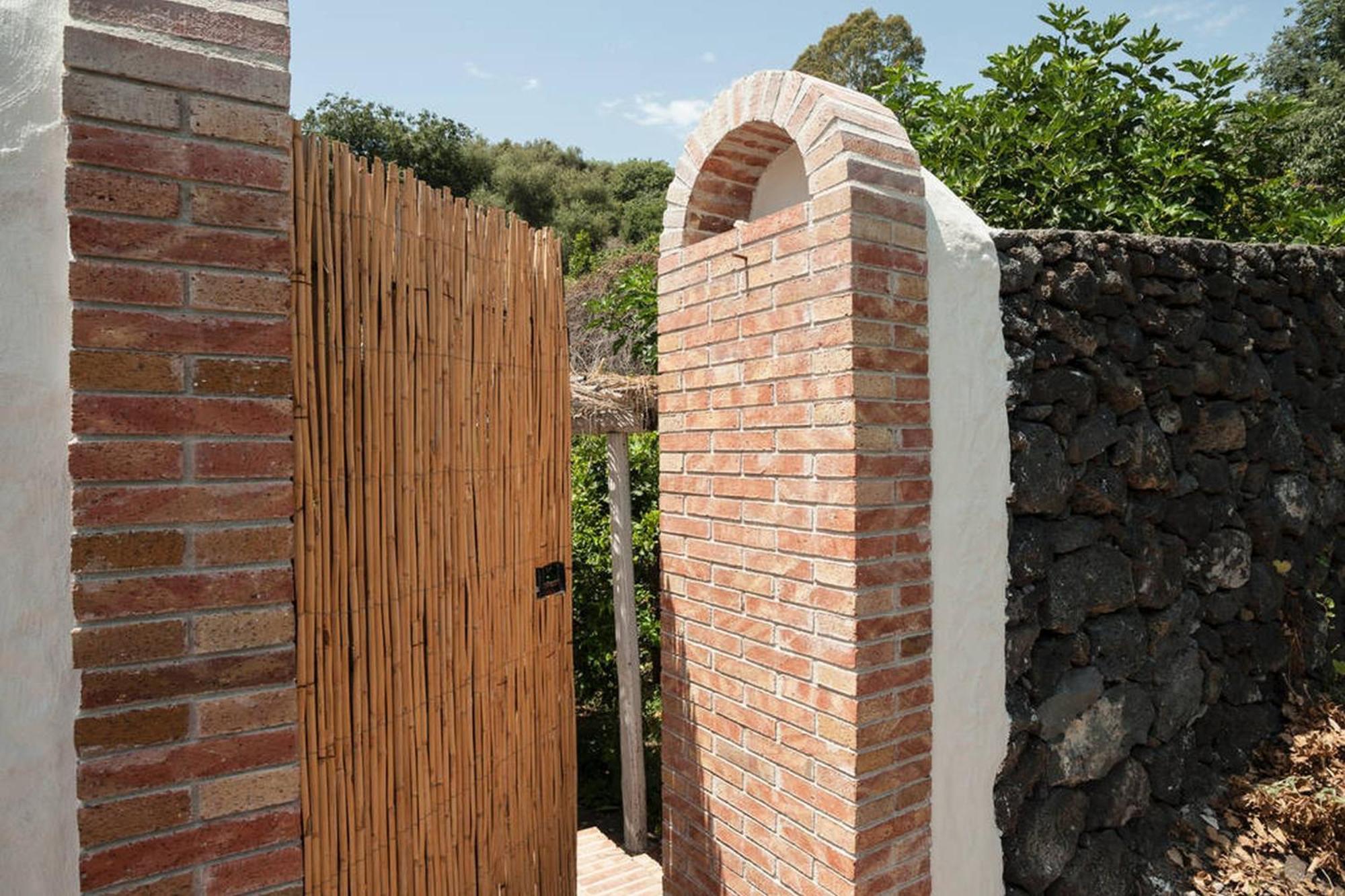 Come In Sicily La Pietra Monaca Apartment Acireale Phòng bức ảnh